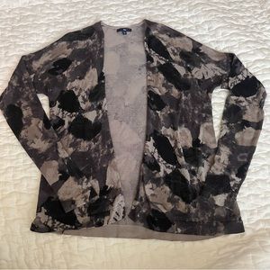Gap Open Cardigan with neutral design